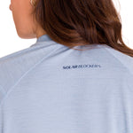 Polera Manga Larga Mujer WOMEN'S LIGHTWEIGHT COOLING L/S CREW Gris Cat