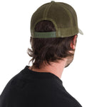 Jockey Con Broche Unisex Pigment Dyed Trucker Cap Oliva Cat