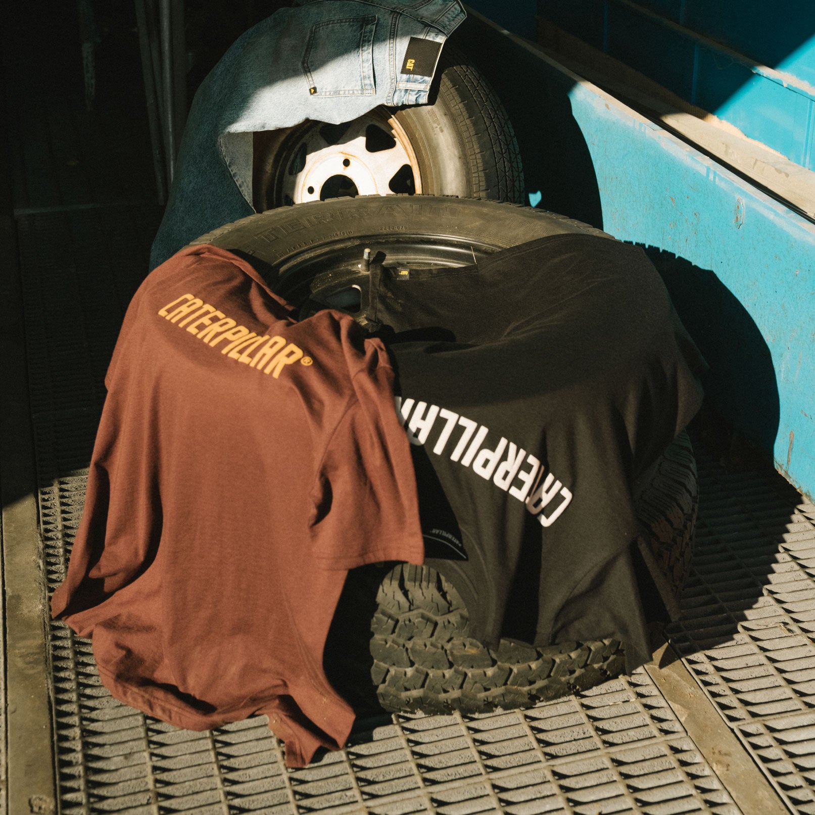 Caterpillar 3x2 Poleras