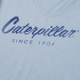 Polera Manga Corta Casual Mujer Caterpillar Script V-Neck Tee Azul Detroit Blue/Blue Mo Cat