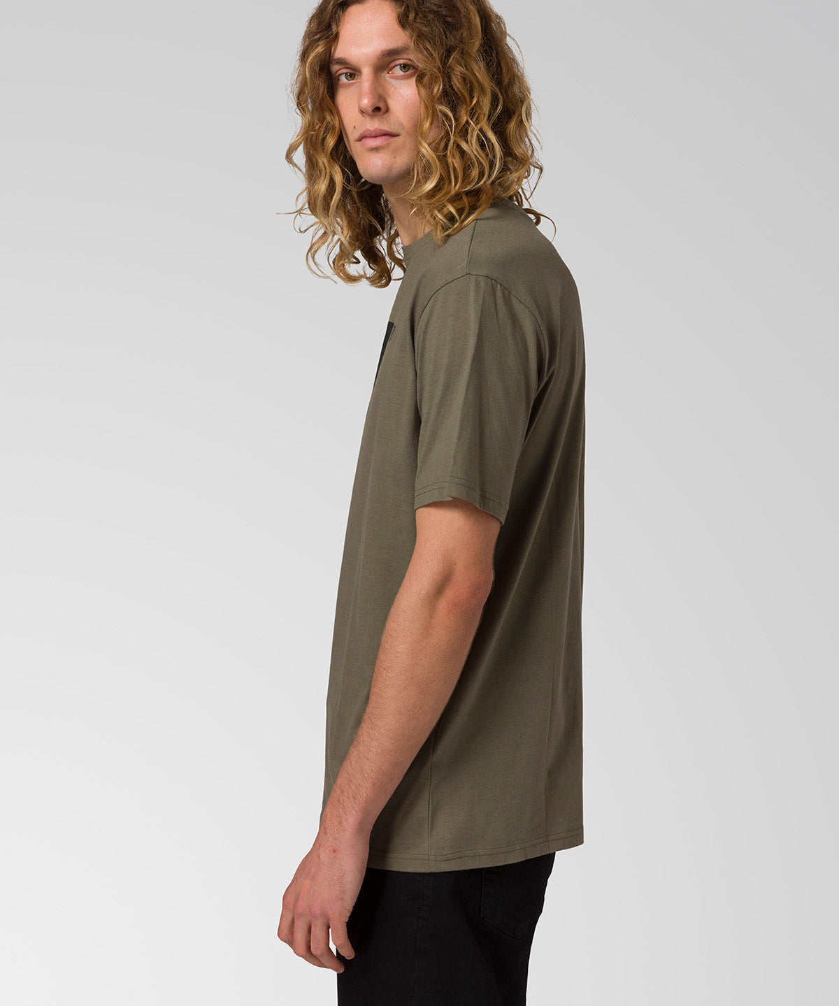 Polera Manga Corta Hombre CAT Básica Cuello Redondo - Negra