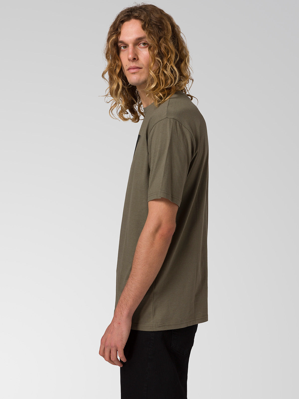 Polera Manga Corta Hombre CAT Básica Cuello Redondo - Negra