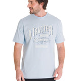 Polera Manga Corta Casual Hombre HISTORIC TRADITIONS GRAPHIC TEE Azul Claro Cat