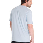 Polera Manga Corta Casual Hombre HISTORIC TRADITIONS GRAPHIC TEE Azul Claro Cat