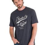 Polera Manga Corta Casual Hombre HISTORIC TRADITIONS GRAPHIC TEE Gris Oscura Cat