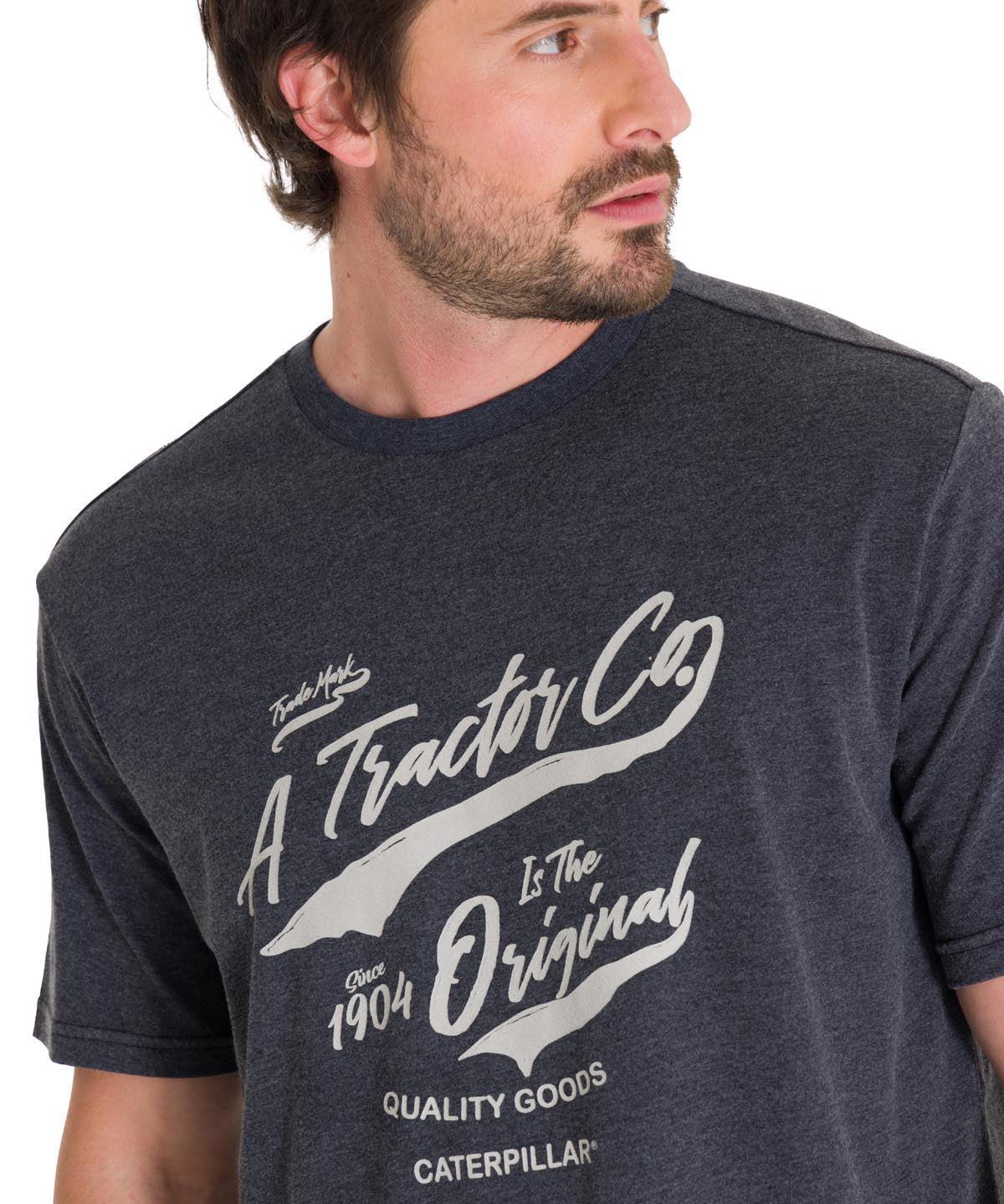 Polera Manga Corta Casual Hombre HISTORIC TRADITIONS GRAPHIC TEE Gris Oscura Cat