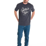 Polera Manga Corta Casual Hombre HISTORIC TRADITIONS GRAPHIC TEE Gris Oscura Cat