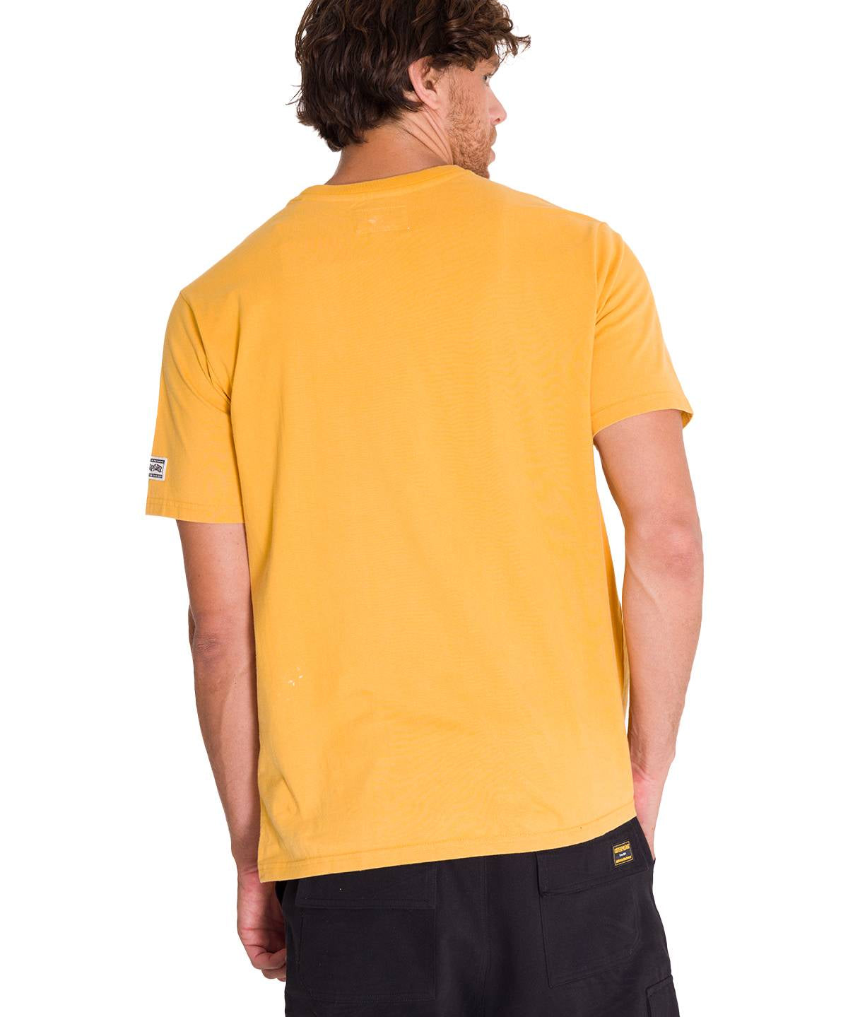 Polera Manga Corta Casual Hombre HERITAGE 1925 GRAPHIC TEE Amarilla Cat