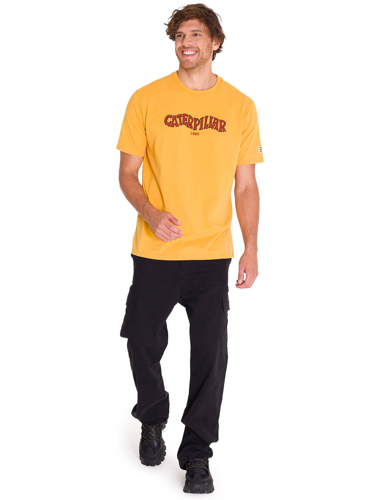 Polera Manga Corta Casual Hombre HERITAGE 1925 GRAPHIC TEE Amarilla Cat