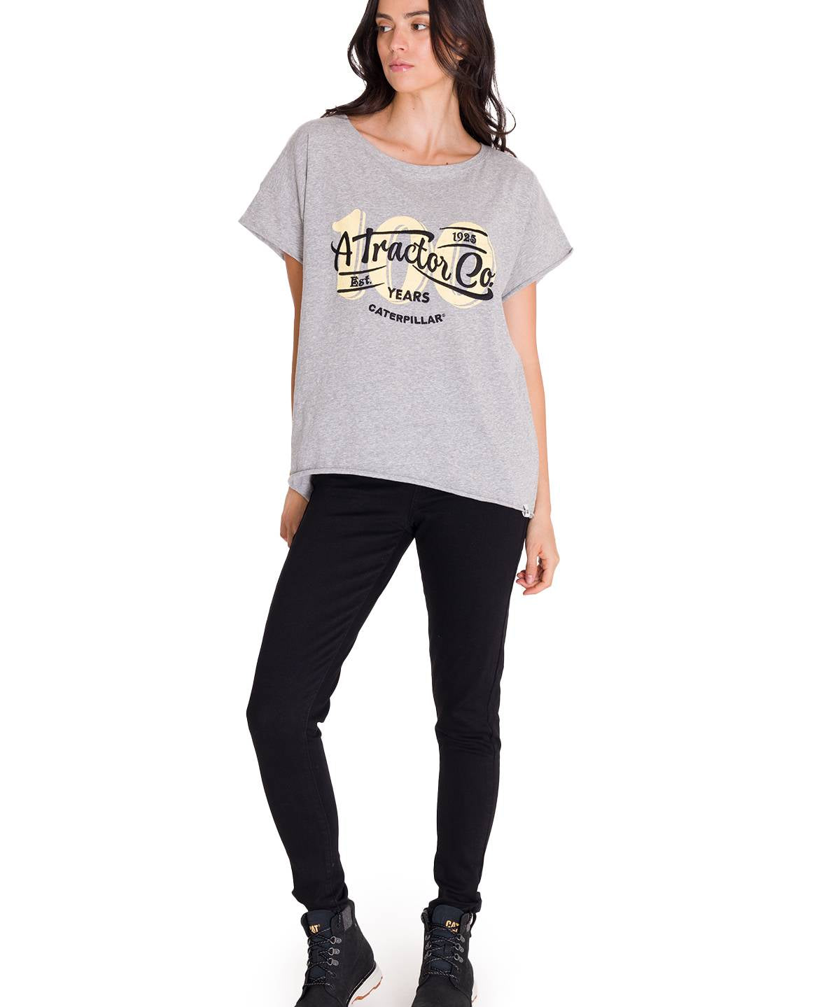 Polera Manga Corta Casual Mujer RELAXED CENTENNIAL GRAPHIC TEE Gris Cat