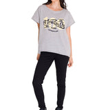 Polera Manga Corta Casual Mujer RELAXED CENTENNIAL GRAPHIC TEE Gris Cat