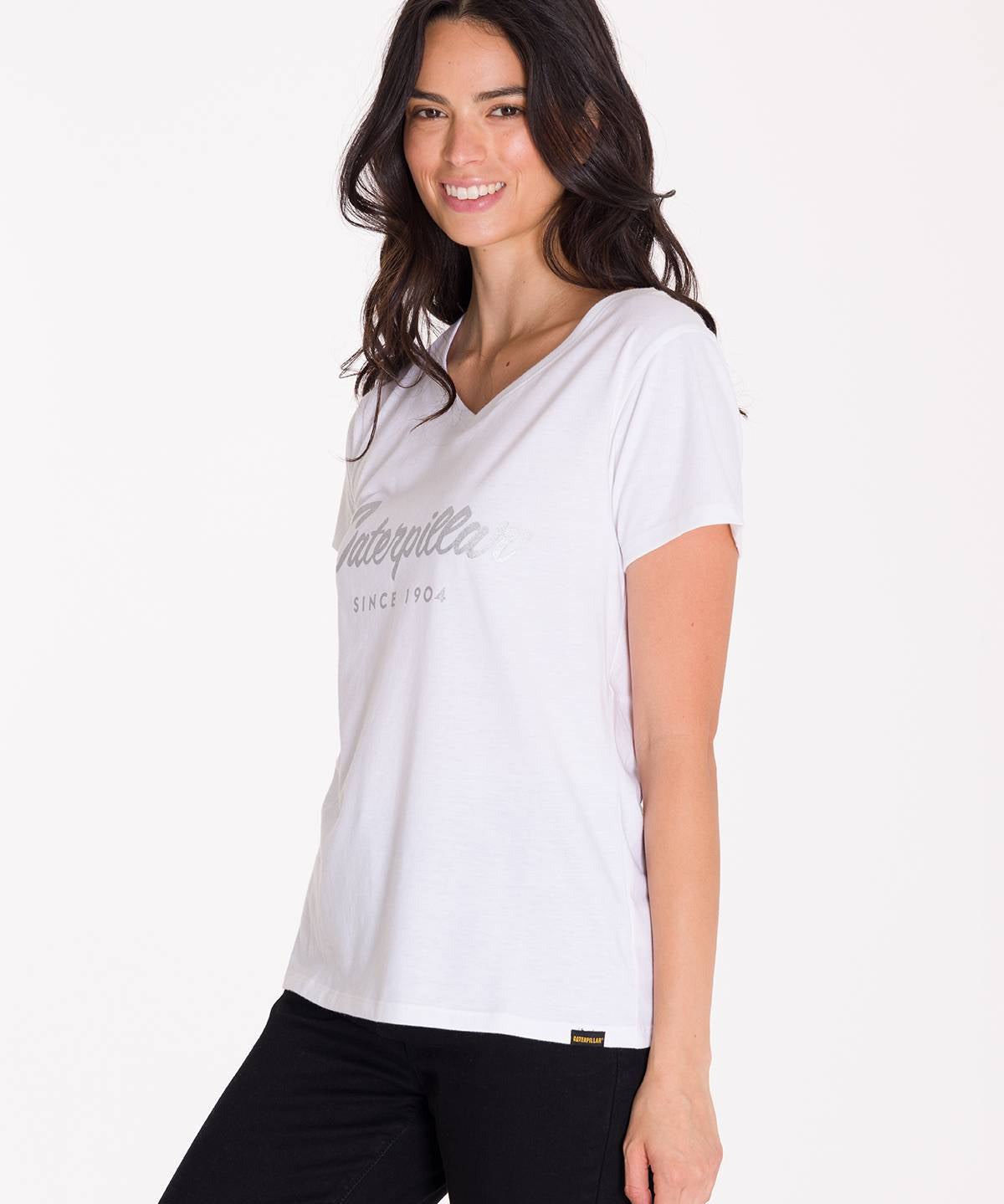 Polera Manga Corta Cuello V Mujer CAT METALLIC SCRIPT V-NECK TEE Blanca Cat