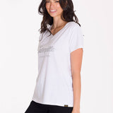 Polera Manga Corta Cuello V Mujer CAT METALLIC SCRIPT V-NECK TEE Blanca Cat