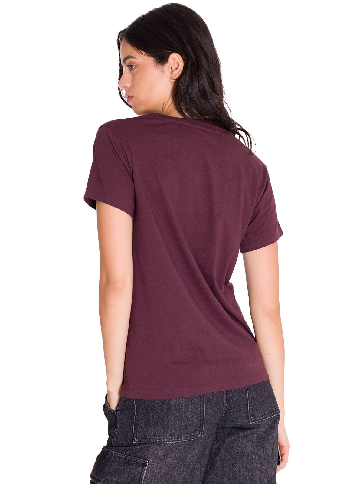 Polera Manga Corta Cuello V Mujer CAT METALLIC SCRIPT V-NECK TEE Burdeo Cat