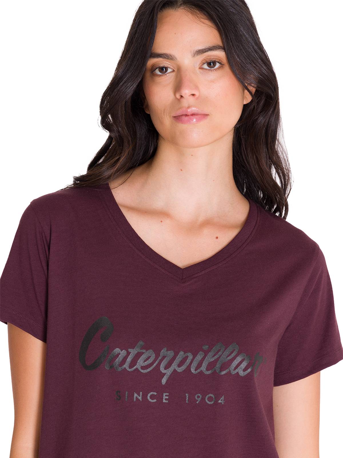 Polera Manga Corta Cuello V Mujer CAT METALLIC SCRIPT V-NECK TEE Burdeo Cat