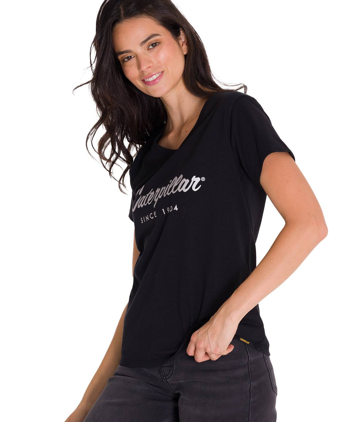 Polera Manga Corta Cuello V Mujer CAT METALLIC SCRIPT V-NECK TEE Negra Cat