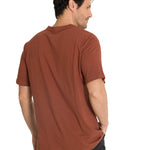 Polera Manga Corta Hombre Roam Free Terracota CAT
