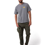Polera Manga Corta Hombre Small Logo Gris CAT