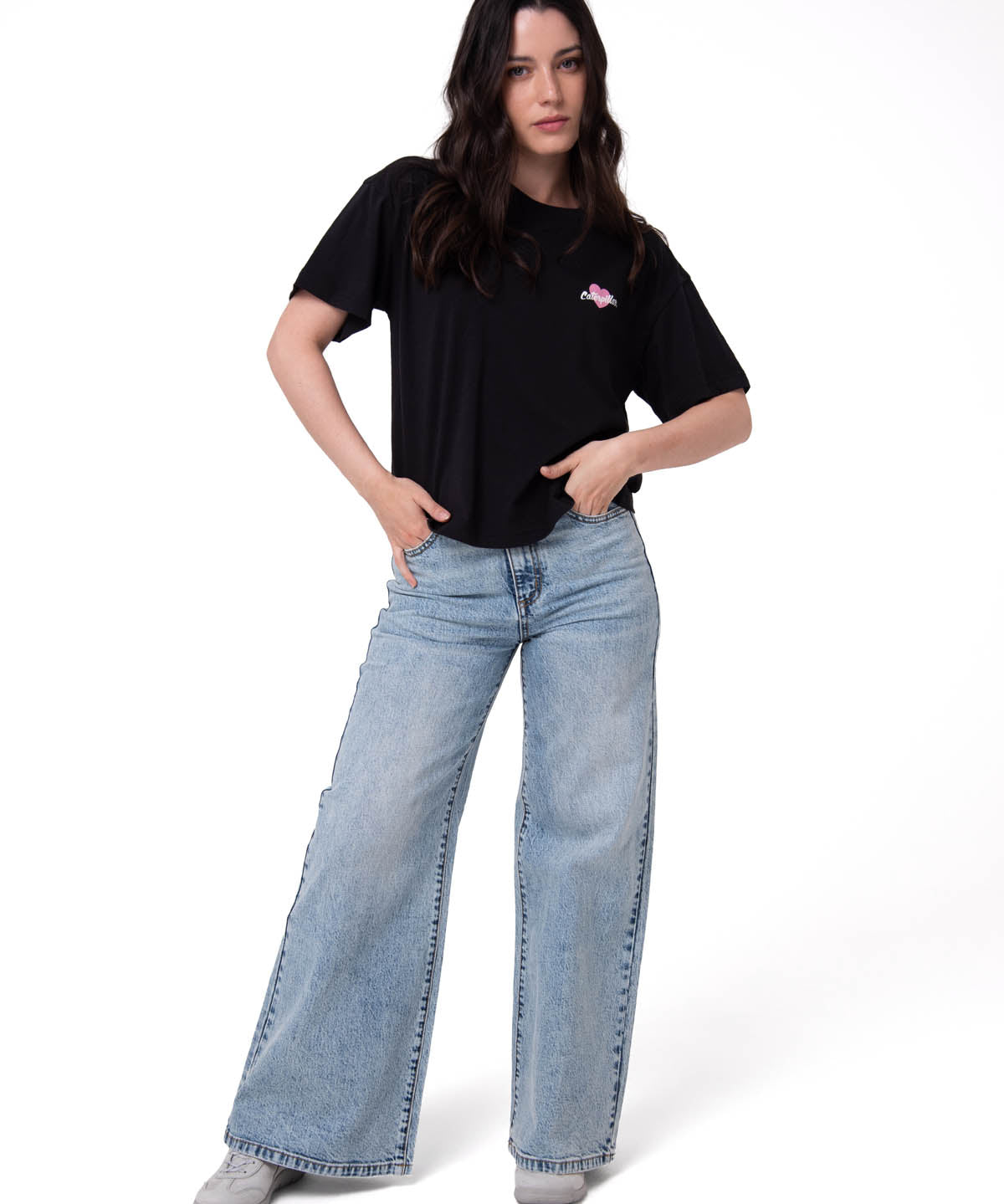 Polera Manga Corta Mujer Caterpillar Heart Negro