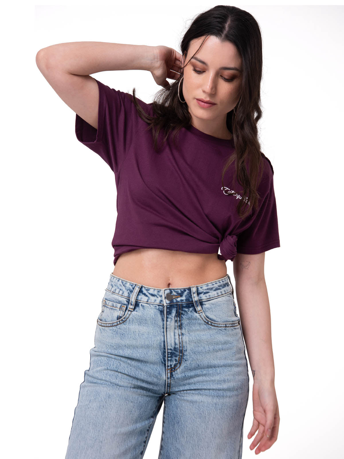 Polera Manga Corta Mujer Western Script Burdeo Cat