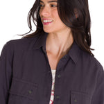 Camisa Manga Larga Mujer Heritage Uniform Boxy L/S Gris Oscuro Cat