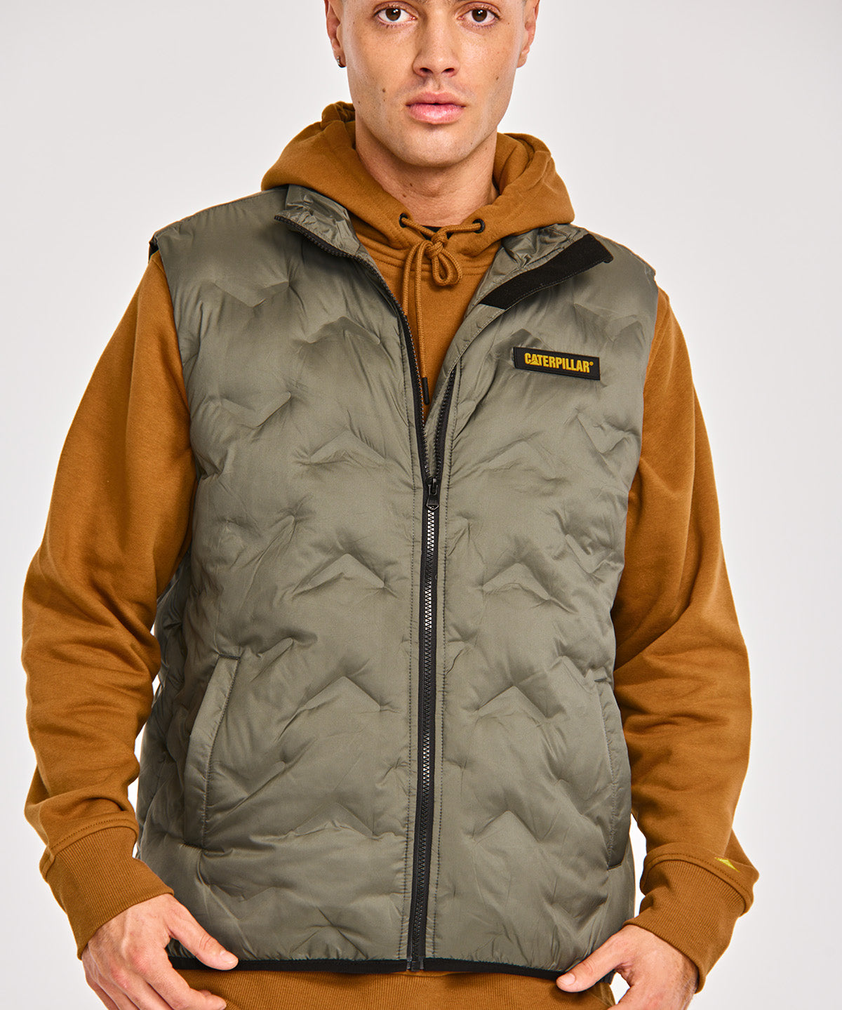 Chaqueta Sin manga Casual Hombre BONDED MEDIUM WEIGHT INSULATED VEST Gris CAT