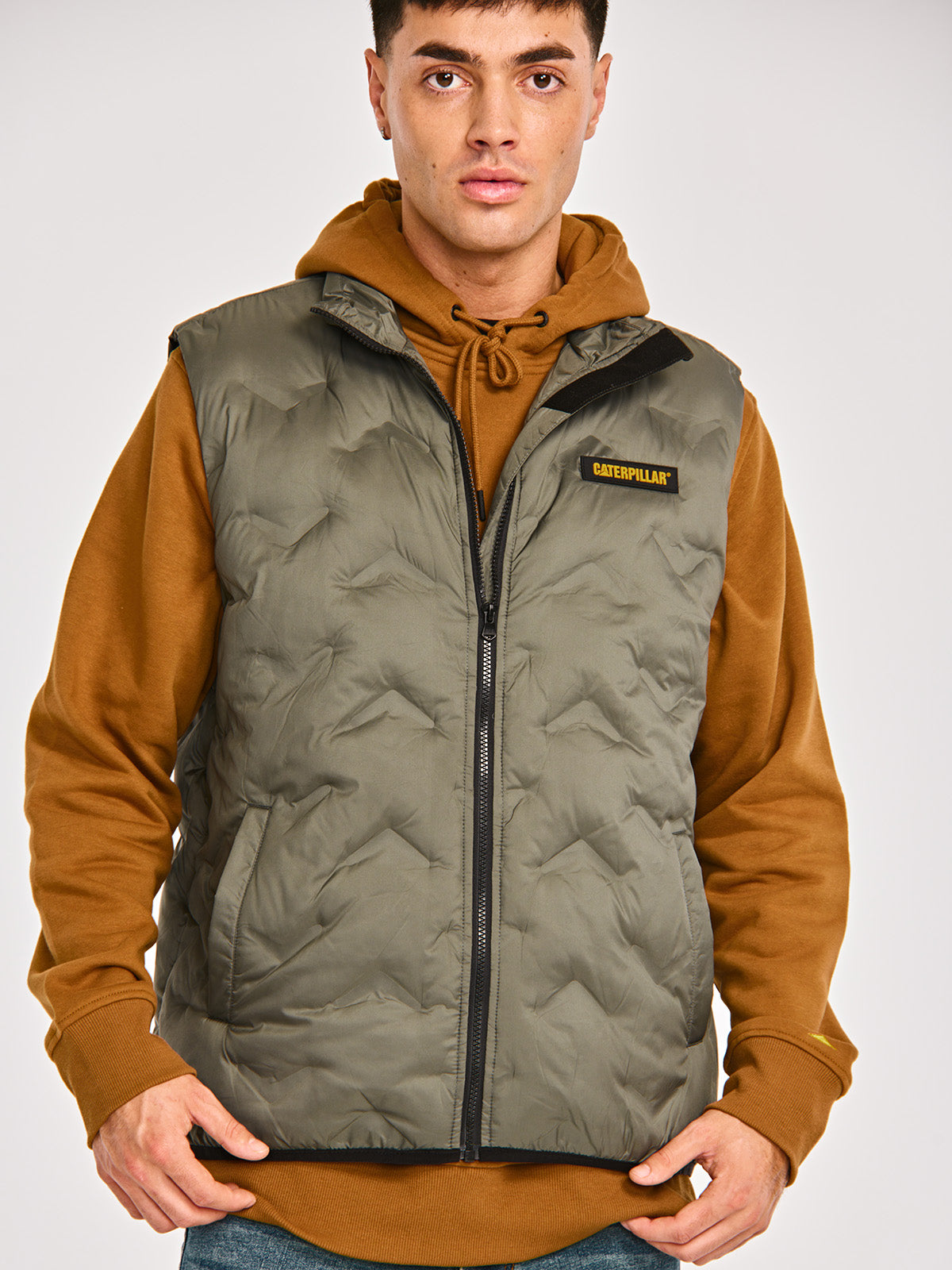 Chaqueta Sin manga Casual Hombre BONDED MEDIUM WEIGHT INSULATED VEST Gris CAT