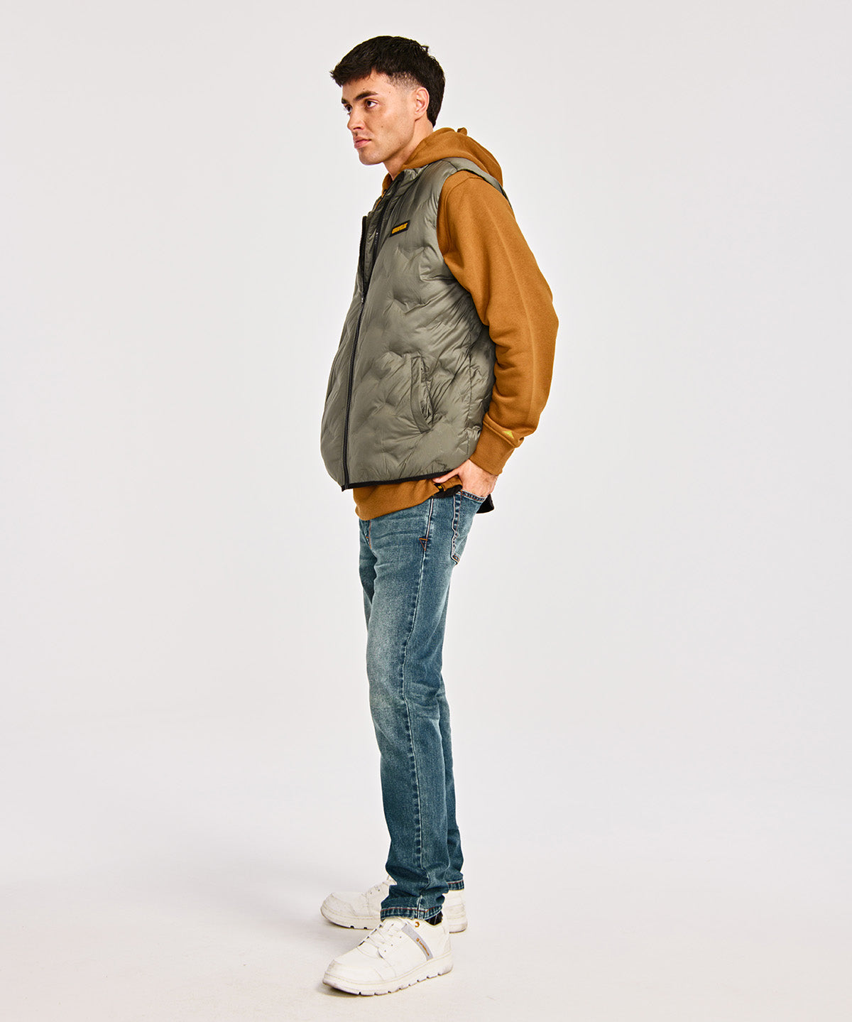 Chaqueta Sin manga Casual Hombre BONDED MEDIUM WEIGHT INSULATED VEST Gris CAT