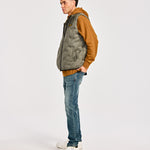 Chaqueta Sin manga Casual Hombre BONDED MEDIUM WEIGHT INSULATED VEST Gris CAT