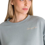 Polerón Crewneck Mujer Relaxed French Terry Celeste CAT