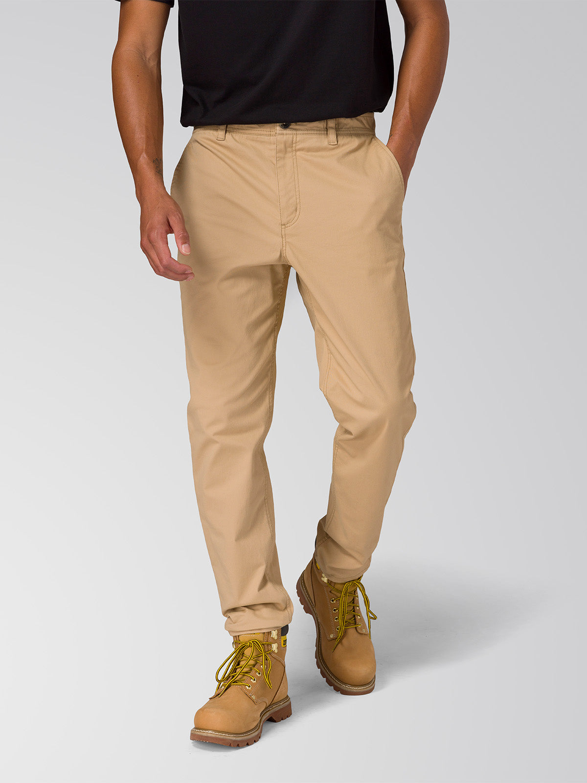 Pantalón Hombre Slim Tapered Chino Beige Cat