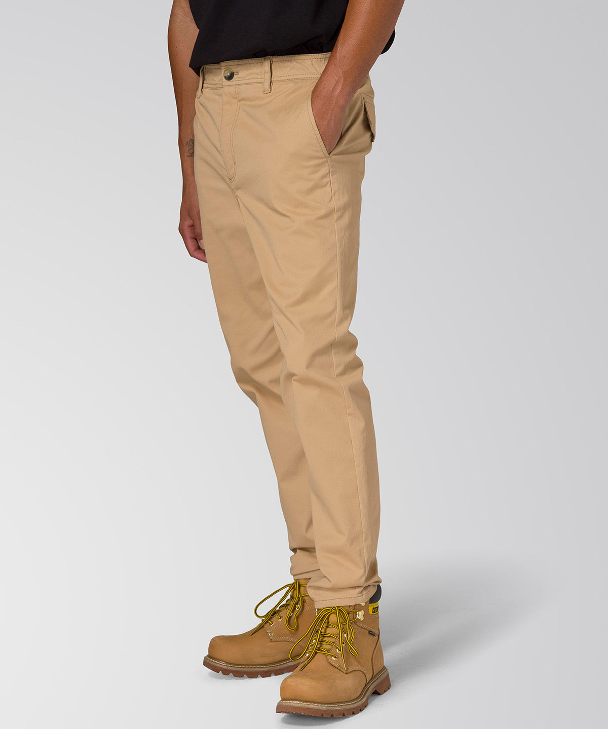 Pantalón Hombre Slim Tapered Chino Beige Cat