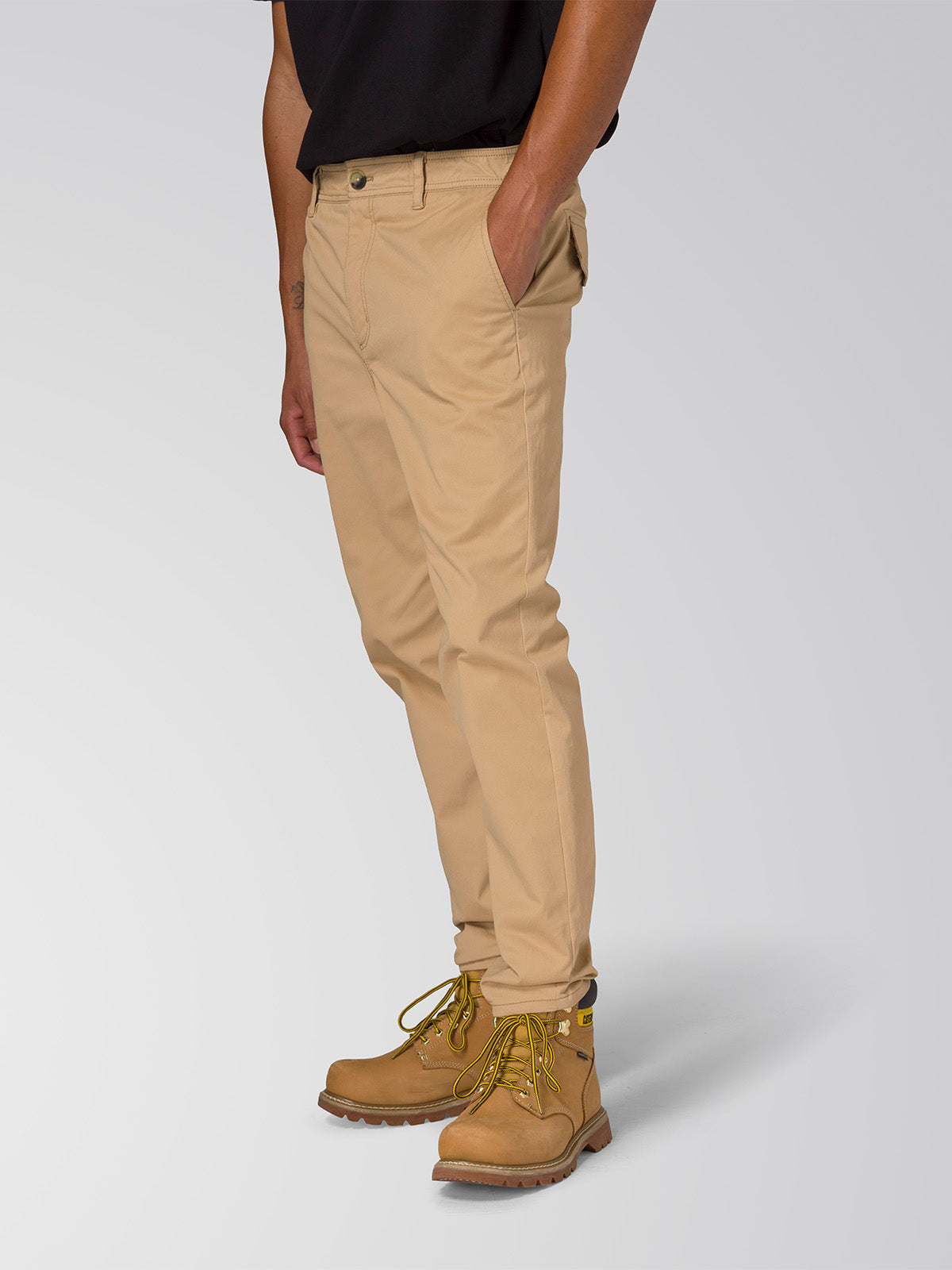 Pantalón Hombre Slim Tapered Chino Beige Cat