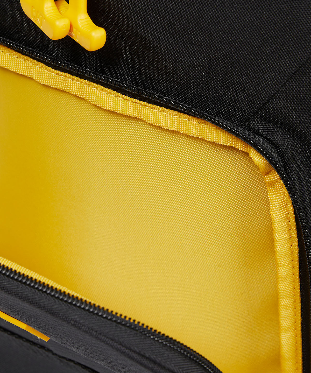 Bolso Cooler Unisex 28 Latas Negro CAT