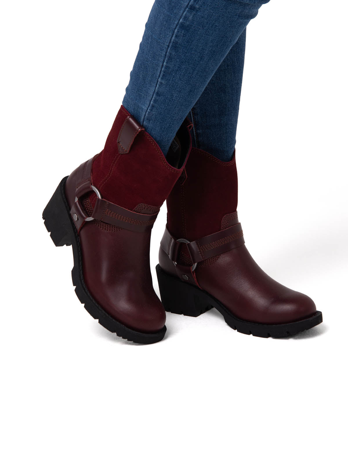 Botín Cuero Rewrite Harness Burdeo Cat