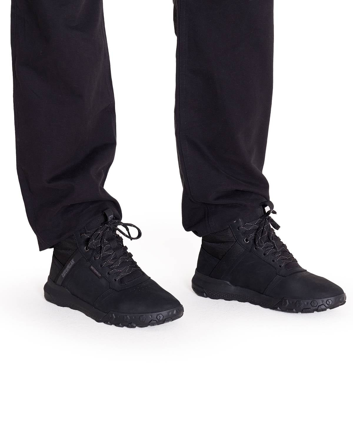 Botín Waterproof Hombre Hex Ready Mid Negro Cat