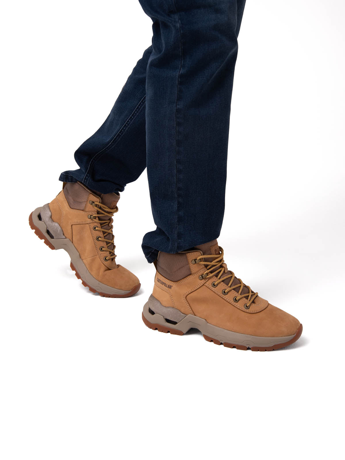 Zapatilla Con Caña Hombre Surge Hiker Café Cat
