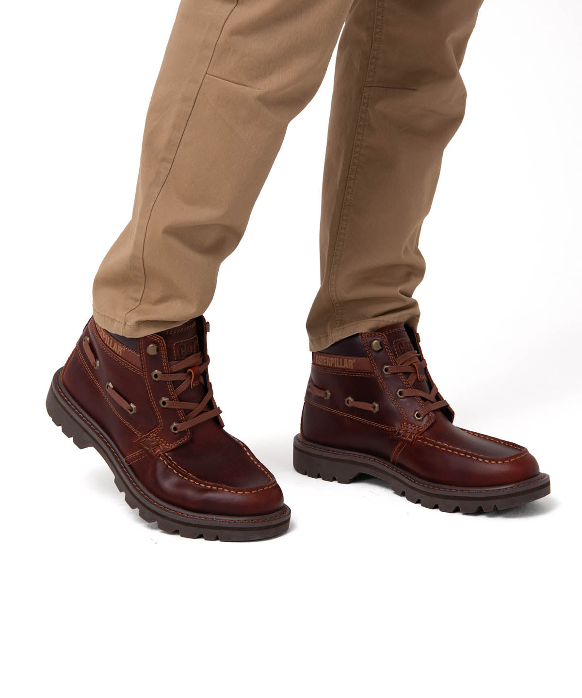 Botín Hombre Colorado Boat Mid Café Cat