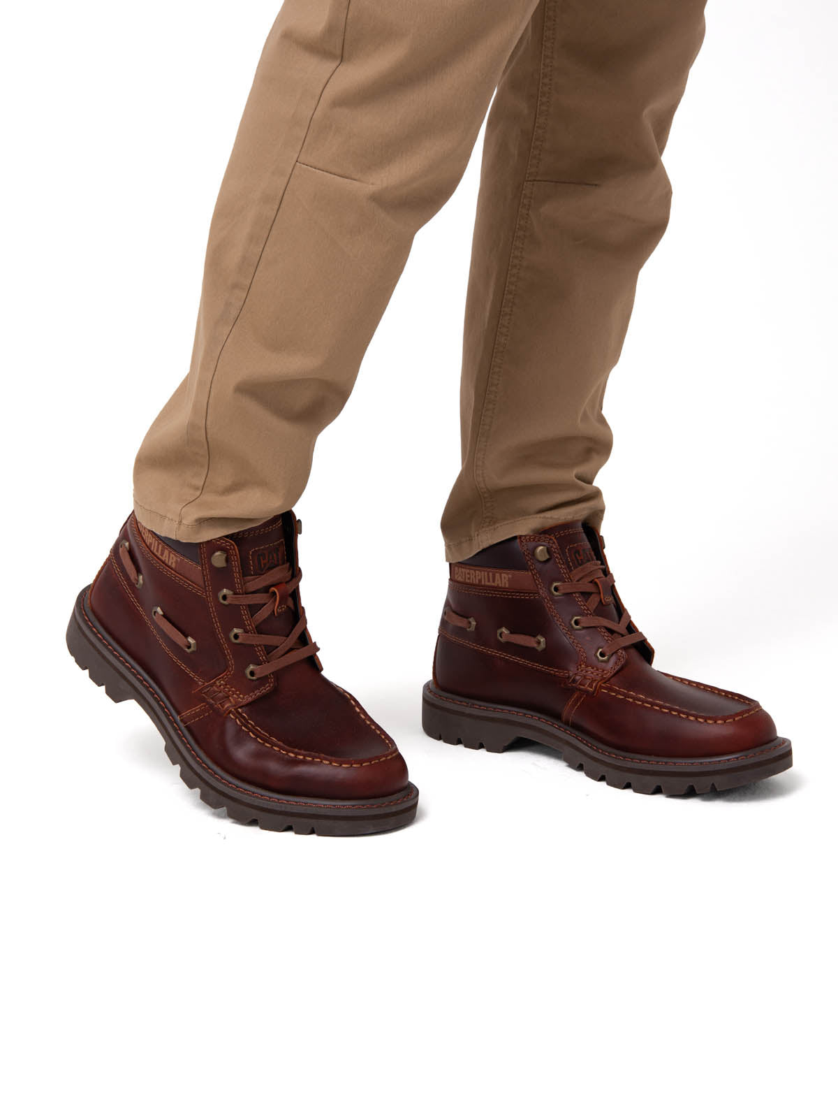 Botín Hombre Colorado Boat Mid Café Cat